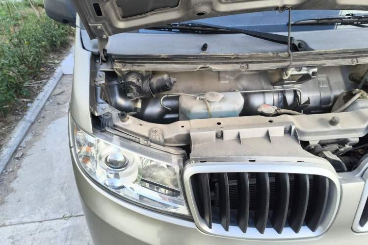 Used Jinbei New Hiace X30L 2021 1.5L Wealth Edition Bus Non-Air-Conditioned China VI Standard SWC15M Engine Bay Right
