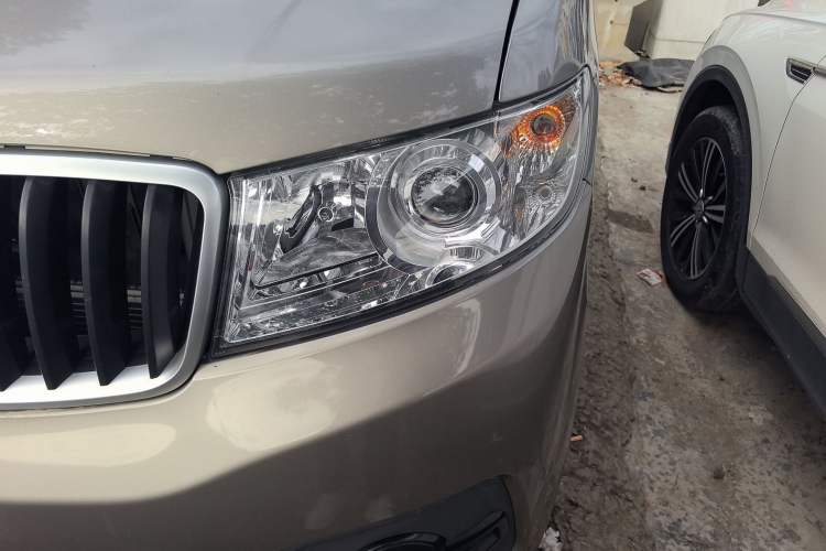Used Jinbei New Hiace X30L 2021 1.5L Wealth Edition Bus Non-Air-Conditioned China VI Standard SWC15M Left Front Headlight