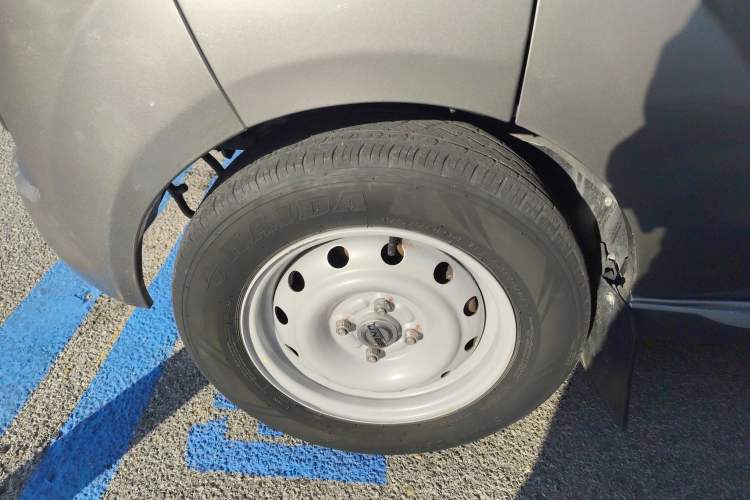 Used Jinbei New Hiace X30L 2021 1.5L Wealth Van Non-Air-Conditioned Version China VI Standard SWC15M Left Front Wheel Hub