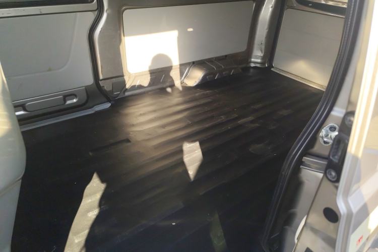 Used Jinbei New Hiace X30L 2021 1.5L Wealth Van Non-Air-Conditioned Version China VI Standard SWC15M Left Rear Seat