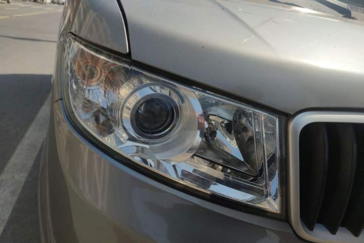 Used Jinbei New Hiace X30L 2021 1.5L Wealth Central Air Conditioning Version Coach China VI Standard SWC15M Right Front Headlight