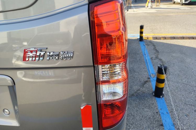 Used Jinbei New Hiace X30L 2021 1.5L Wealth Van Non-Air-Conditioned Version China VI Standard SWC15M Right Rear Taillight