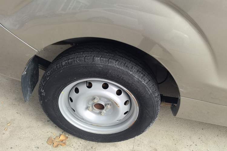 Used Jinbei New Hiace X30L 2021 1.5L Wealth Edition Bus Non-Air-Conditioned China VI Standard SWC15M Right Rear Wheel Hub