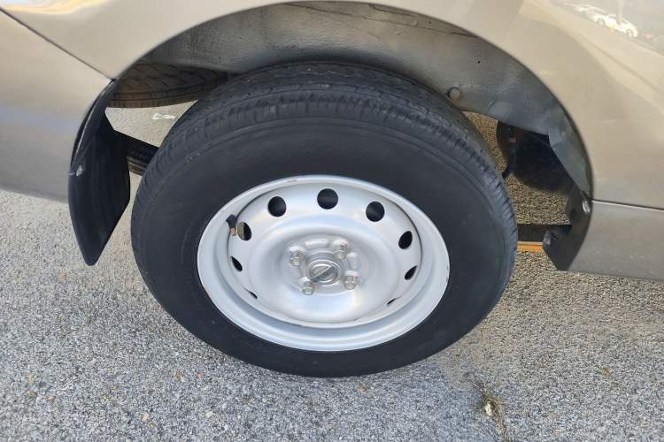 Used Jinbei New Hiace X30L 2021 1.5L Wealth Van Non-Air-Conditioned Version China VI Standard SWC15M Right Rear Wheel Hub