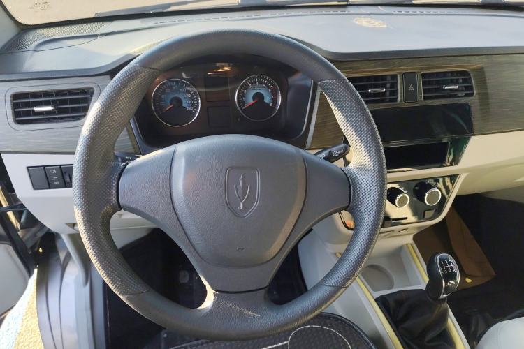 Used Jinbei New Hiace X30L 2021 1.5L Wealth Van Non-Air-Conditioned Version China VI Standard SWC15M Steering Wheel
