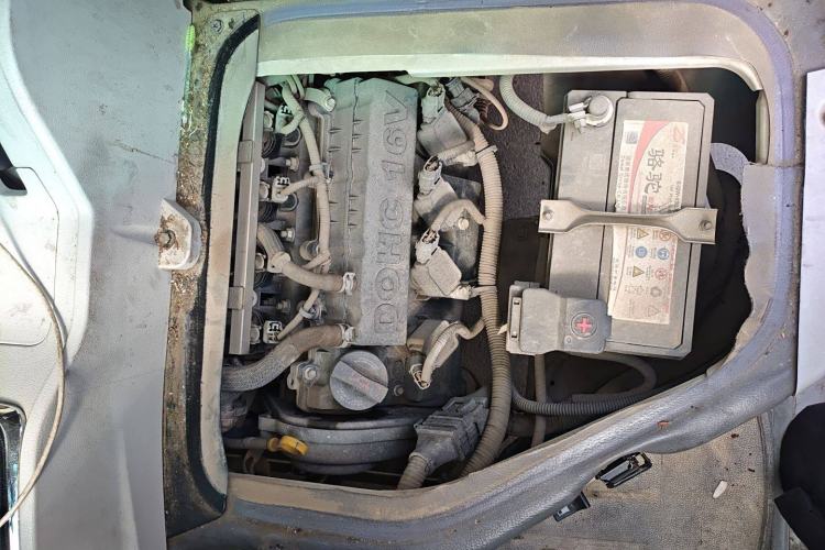 Used Jinbei New Hiace X30L 2021 1.5L Wealth Central Air Conditioning Edition Van China VI Standard SWC15M Engine Bay