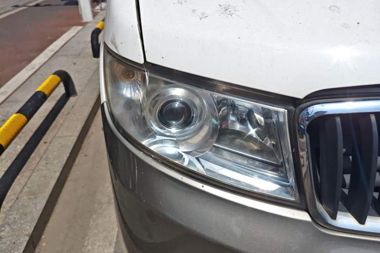 Used Jinbei New Hiace X30L 2021 1.5L Wealth Central Air Conditioning Edition Van China VI Standard SWC15M Right Front Headlight