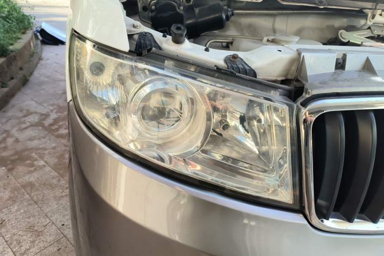 Used Jinbei New Hiace X30L 2021 1.5L Wealth Central Air Conditioning Edition Van China VI Standard SWC15M Right Front Headlight