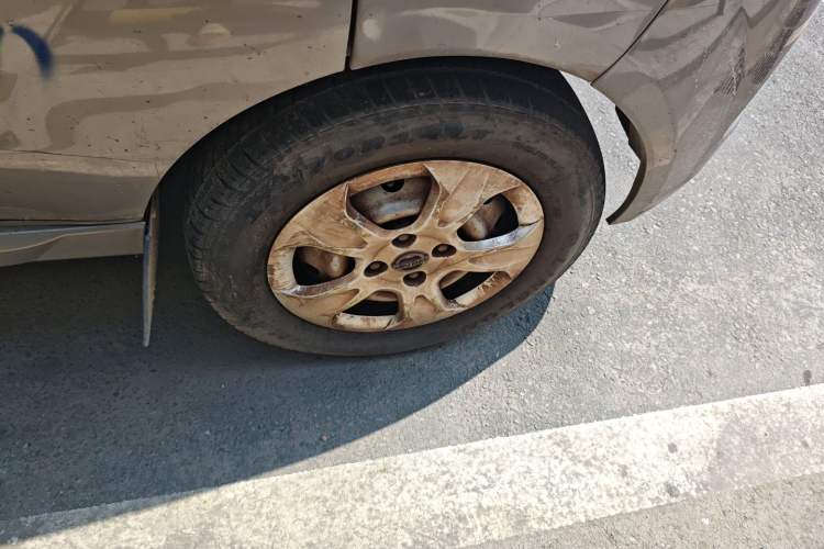 Used Jinbei New Hiace X30L 2021 1.5L Wealth Central Air Conditioning Edition Van China VI Standard SWC15M Right Front Wheel Hub