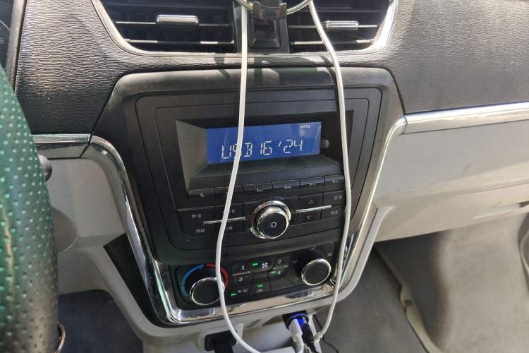 Used Jinbei New Hiace X30L 2021 1.5L Wealth Van Non-Air-Conditioned Version China VI Standard SWC15M Audio And AC Panel