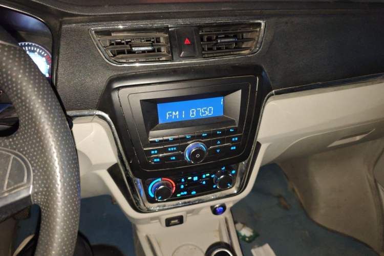 Used Jinbei New Hiace X30L 2021 1.5L Wealth Edition Bus Non-Air-Conditioned China VI Standard SWC15M Audio And AC Panel