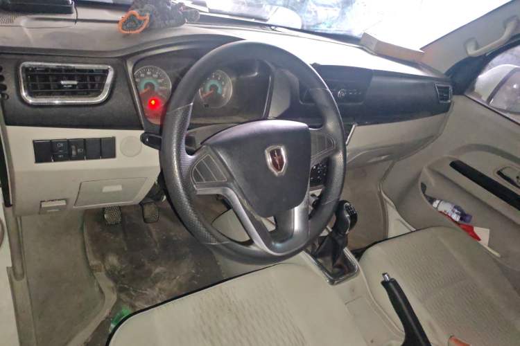 Used Jinbei New Hiace X30L 2021 1.5L Business-Grade Bus Non-Air-Conditioned Version China VI Standard SWC15M Center Console