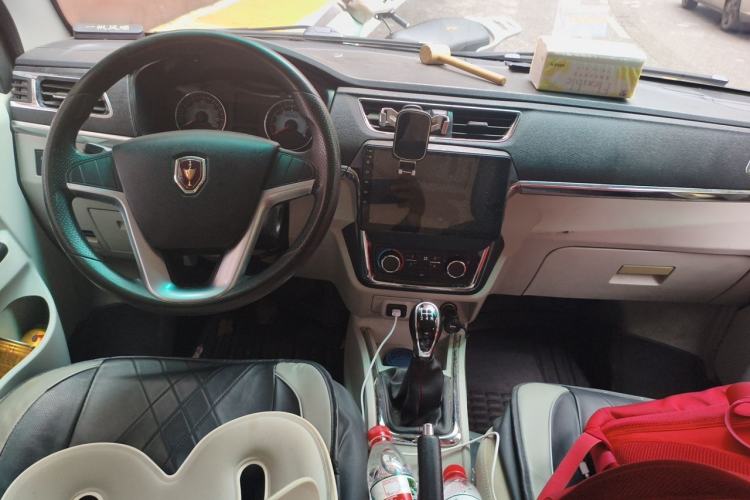 Used Jinbei New Hiace X30L 2021 1.5L Wealth Edition Bus Non-Air-Conditioned China VI Standard SWC15M Center Console