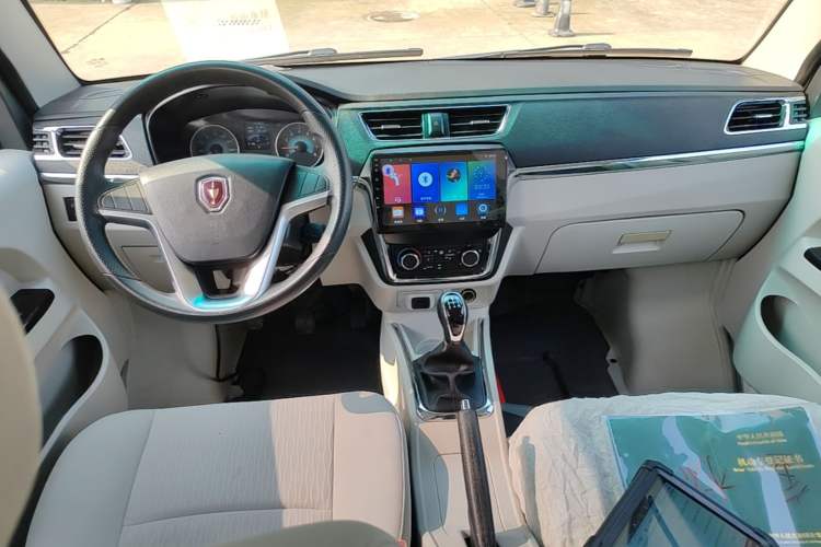 Used Jinbei New Hiace X30L 2021 1.5L Wealth Edition Bus Non-Air-Conditioned China VI Standard SWC15M Center Console