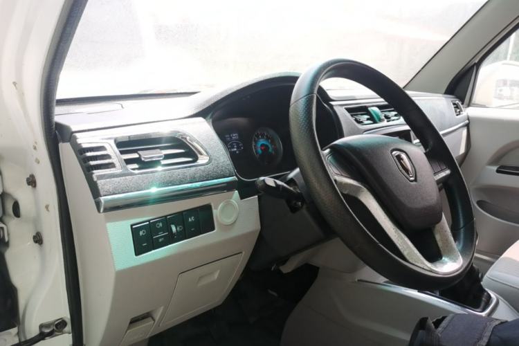 Used Jinbei New Hiace X30L 2021 1.5L Wealth Edition Bus Non-Air-Conditioned China VI Standard SWC15M Center Console