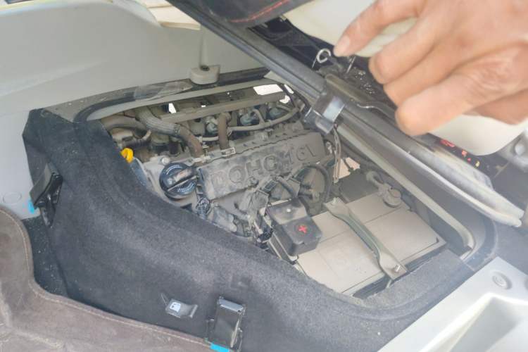 Used Jinbei New Hiace X30L 2021 1.5L Wealth Central Air Conditioning Edition Van China VI Standard SWC15M Engine Bay Left