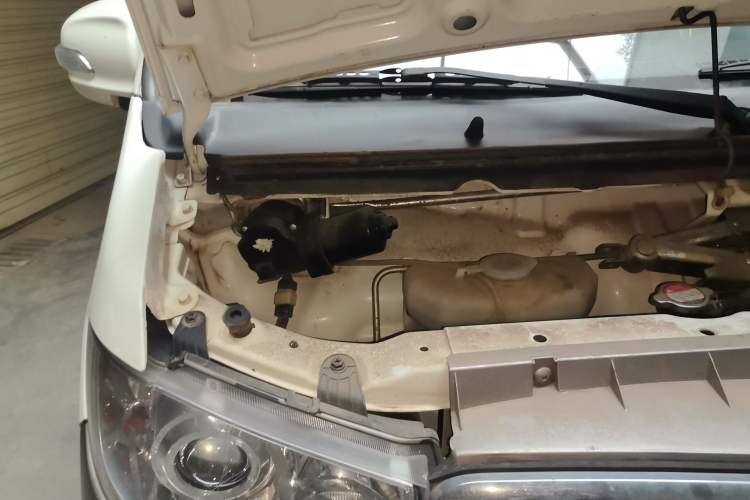 Used Jinbei New Hiace X30L 2021 1.5L Wealth Van Non-Air-Conditioned Version China VI Standard SWC15M Engine Bay Right