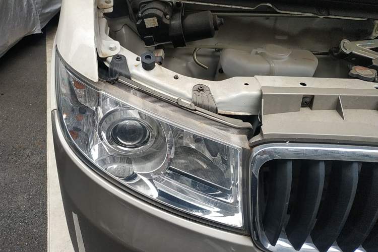 Used Jinbei New Hiace X30L 2021 1.5L Wealth Central Air Conditioning Version Coach China VI Standard SWC15M Engine Bay Right