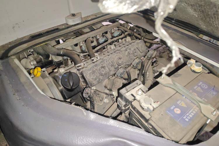 Used Jinbei New Hiace X30L 2021 1.5L Business-Grade Bus Non-Air-Conditioned Version China VI Standard SWC15M Engine Bay Right