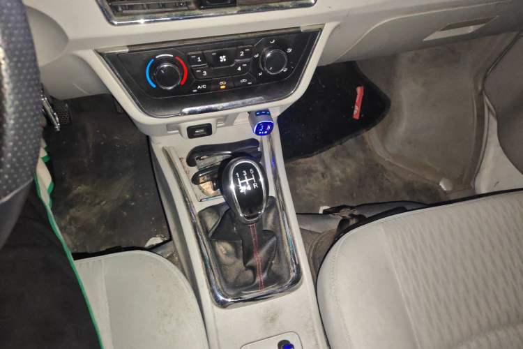 Used Jinbei New Hiace X30L 2021 1.5L Business-Grade Bus Non-Air-Conditioned Version China VI Standard SWC15M Gear Lever