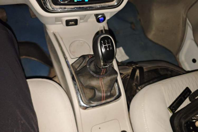 Used Jinbei New Hiace X30L 2021 1.5L Wealth Edition Bus Non-Air-Conditioned China VI Standard SWC15M Gear Lever