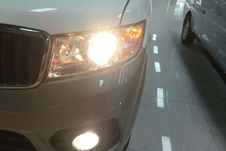 Used Jinbei New Hiace X30L 2021 1.5L Wealth Central Air Conditioning Version Coach China VI Standard SWC15M Left Front Headlight