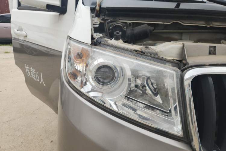 Used Jinbei New Hiace X30L 2021 1.5L Wealth Edition Bus Non-Air-Conditioned China VI Standard SWC15M Right Front Headlight