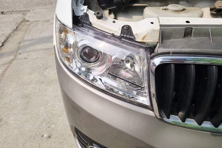 Used Jinbei New Hiace X30L 2021 1.5L Wealth Central Air Conditioning Version Coach China VI Standard SWC15M Right Front Headlight