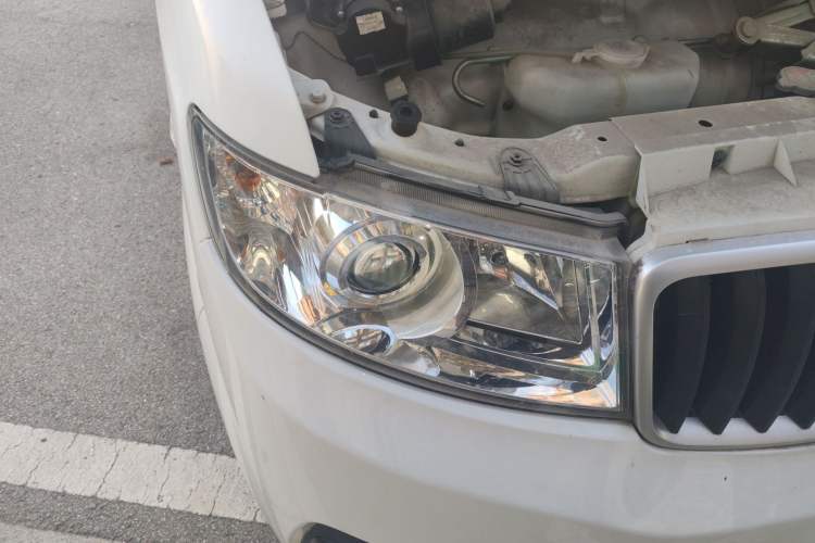 Used Jinbei New Hiace X30L 2021 1.5L Wealth Central Air Conditioning Edition Van China VI Standard SWC15M Right Front Headlight