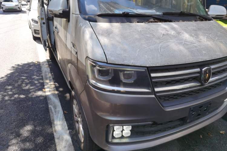 Used Jinbei New Hiace X30L 2021 1.5L Wealth Edition Bus Non-Air-Conditioned China VI Standard SWC15M Right Front Headlight