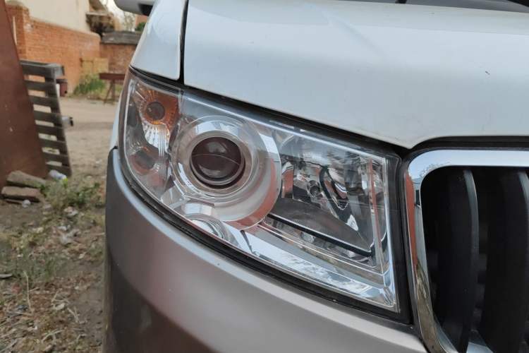 Used Jinbei New Hiace X30L 2021 1.5L Wealth Edition Bus Non-Air-Conditioned China VI Standard SWC15M Right Front Headlight