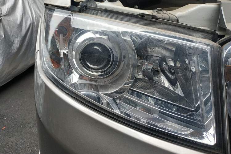 Used Jinbei New Hiace X30L 2021 1.5L Wealth Central Air Conditioning Version Coach China VI Standard SWC15M Right Front Headlight