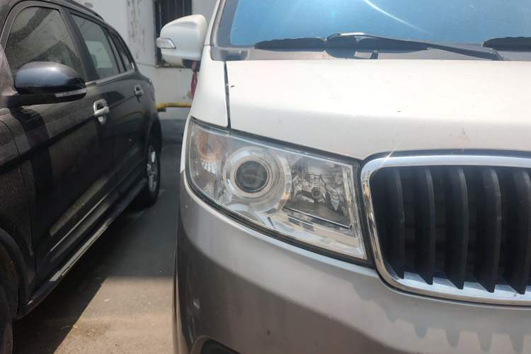 Used Jinbei New Hiace X30L 2021 1.5L Wealth Central Air Conditioning Version Coach China VI Standard SWC15M Right Front Headlight