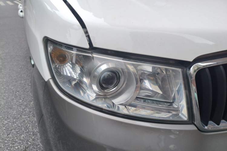 Used Jinbei New Hiace X30L 2021 1.5L Wealth Edition Bus Non-Air-Conditioned China VI Standard SWC15M Right Front Headlight