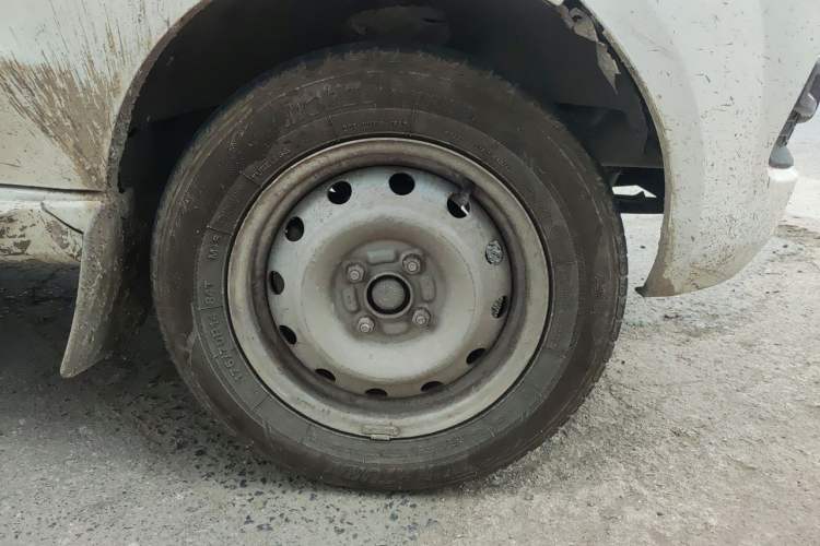 Used Jinbei New Hiace X30L  Right Front Wheel Hub