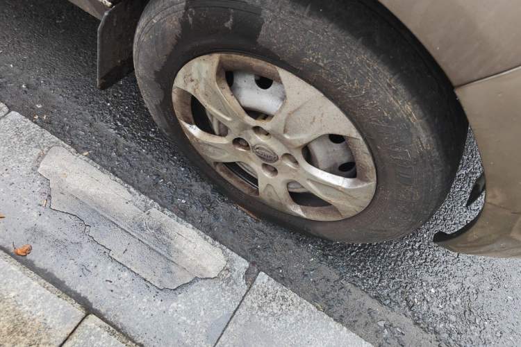 Used Jinbei New Hiace X30L 2021 1.5L Wealth Van Non-Air-Conditioned Version China VI Standard SWC15M Right Front Wheel Hub