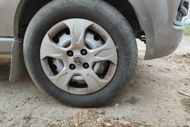 Used Jinbei New Hiace X30L 2021 1.5L Wealth Edition Bus Non-Air-Conditioned China VI Standard SWC15M Right Front Wheel Hub