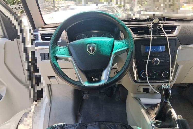 Used Jinbei New Hiace X30L 2021 1.5L Wealth Van Non-Air-Conditioned Version China VI Standard SWC15M Steering Wheel