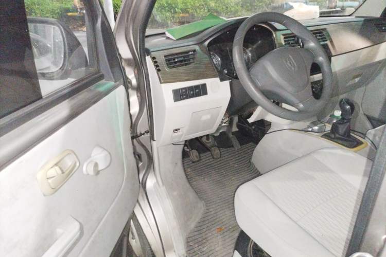 Used Jinbei New Hiace X30L 2021 1.5L Wealth Central Air Conditioning Edition Van China VI Standard SWC15M Driver Seat
