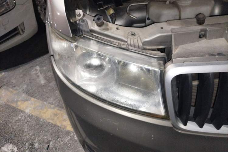 Used Jinbei New Hiace X30L 2021 1.5L Wealth Central Air Conditioning Edition Van China VI Standard SWC15M Right Front Headlight
