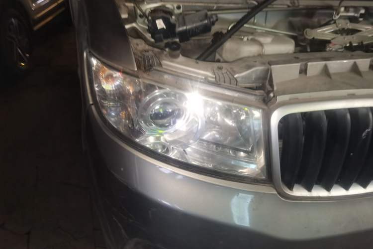 Used Jinbei New Hiace X30L 2021 1.5L Wealth Central Air Conditioning Version Coach China VI Standard SWC15M Right Front Headlight