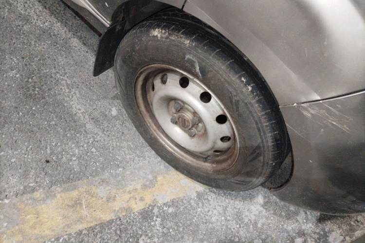 Used Jinbei New Hiace X30L 2021 1.5L Wealth Central Air Conditioning Edition Van China VI Standard SWC15M Right Front Wheel Hub
