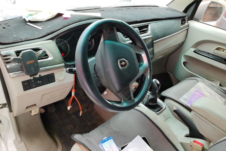 Used Jinbei New Hiace X30L 2022 1.5L Wealth Edition Air-Conditioning-Free Van China VI Standard SWC15M Center Console