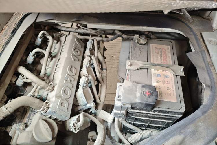 Used Jinbei New Hiace X30L 2022 1.5L Wealth Edition Air-Conditioning-Free Van China VI Standard SWC15M Engine Bay Left