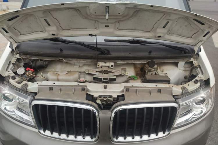 Used Jinbei New Hiace X30L  Engine Bay
