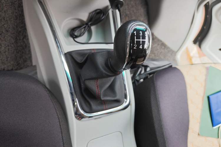 Used Jinbei New Hiace X30L 2022 1.5L Wealth Edition Non-Air-Conditioned Bus China VI Standard SWC15M Gear Lever