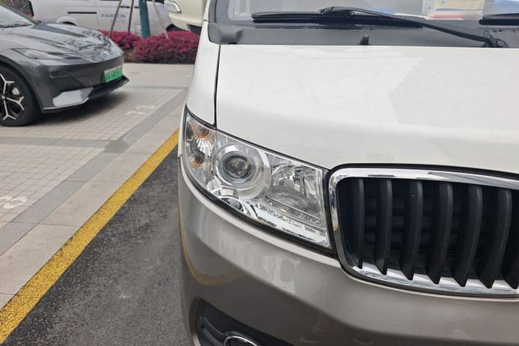 Used Jinbei New Hiace X30L 2022 1.5L Super Enjoyment Edition Air-Conditioning-Free Van China VI Standard SWC15M Right Front Headlight