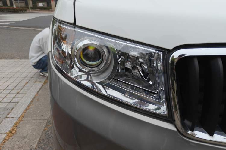 Used Jinbei New Hiace X30L 2022 1.5L Wealth Edition Non-Air-Conditioned Bus China VI Standard SWC15M Right Front Headlight