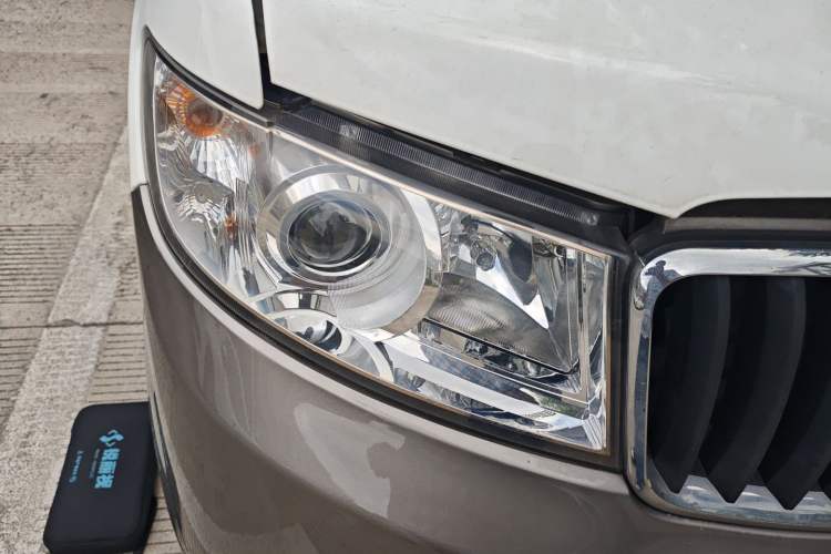 Used Jinbei New Hiace X30L 2022 1.5L Wealth Edition Air-Conditioning-Free Van China VI Standard SWC15M Right Front Headlight