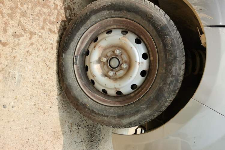 Used Jinbei New Hiace X30L 2022 1.5L Wealth Edition Air-Conditioning-Free Van China VI Standard SWC15M Right Front Wheel Hub